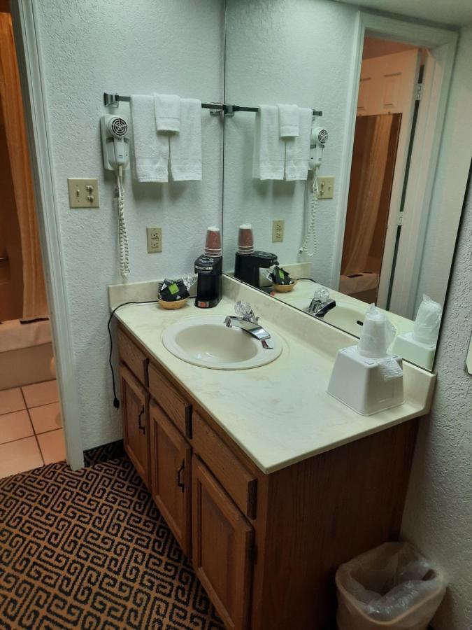 Blue Ribbon Inn And Suites Sallisaw Экстерьер фото